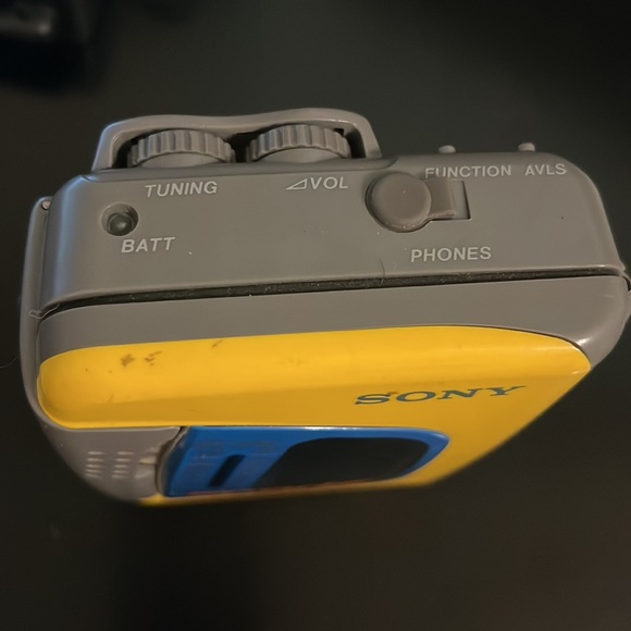 Sony Sports Walkman WM-FS191 AM/FM Radio & Cassette Player - Picture 4 of 6